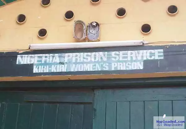 Female prison officer dismissed for smuggling alcohol into prison